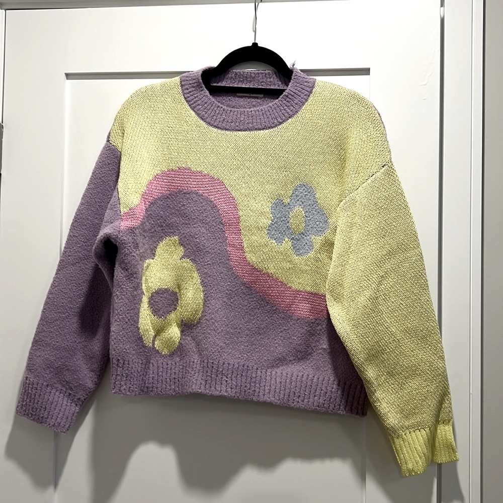 *NEW* Clad and Cloth flower cropped sweater